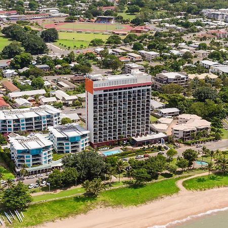 Aquarius On The Beach Aparthotel Таунсвил Екстериор снимка