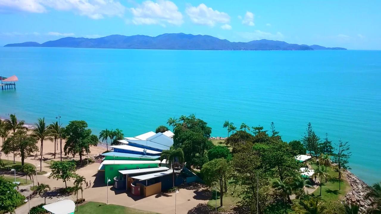 Aquarius On The Beach Aparthotel Таунсвил Екстериор снимка